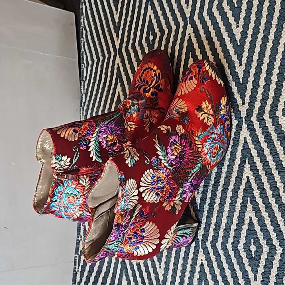 ⭐️J Renee "Tunatti" Size 11 booties